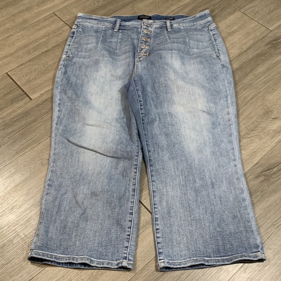 Judy Blue LIGHT WASH HIGH RISE VINTAGE WIDE LEG CROP JEANS size 22W - Picture 9 of 14